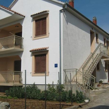 Apartmani Petra Pakostane Exterior photo