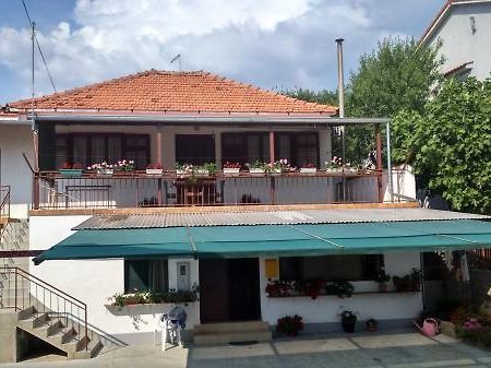 Apartmani Petra Pakostane Exterior photo