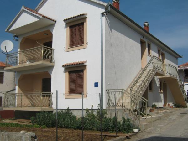 Apartmani Petra Pakostane Exterior photo